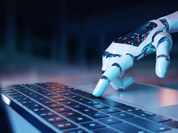 Mano robótica pulsando un teclado de ordenador